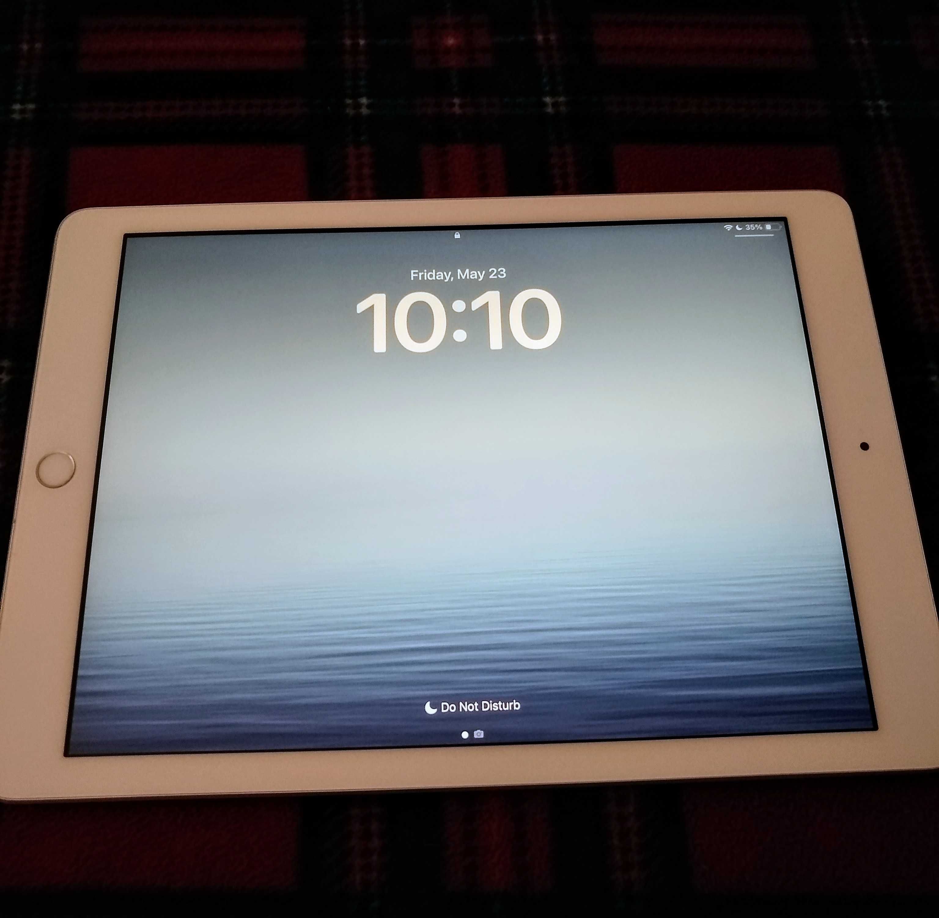 Tablet Apple iPad 6 A1893 pojemność 128GB 9,7" 2018 + etui