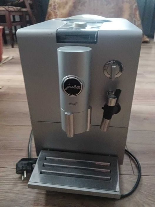 Продається кавова машина JURA.