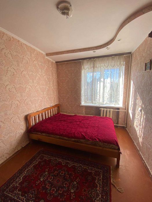 Продам 4-х  квартиру  на Польовій в цегляному будинку на 2-му поверсі