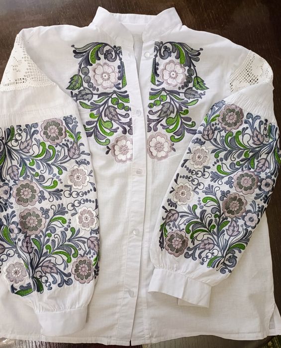 Вишиванка жіноча розмір 50 стан нової