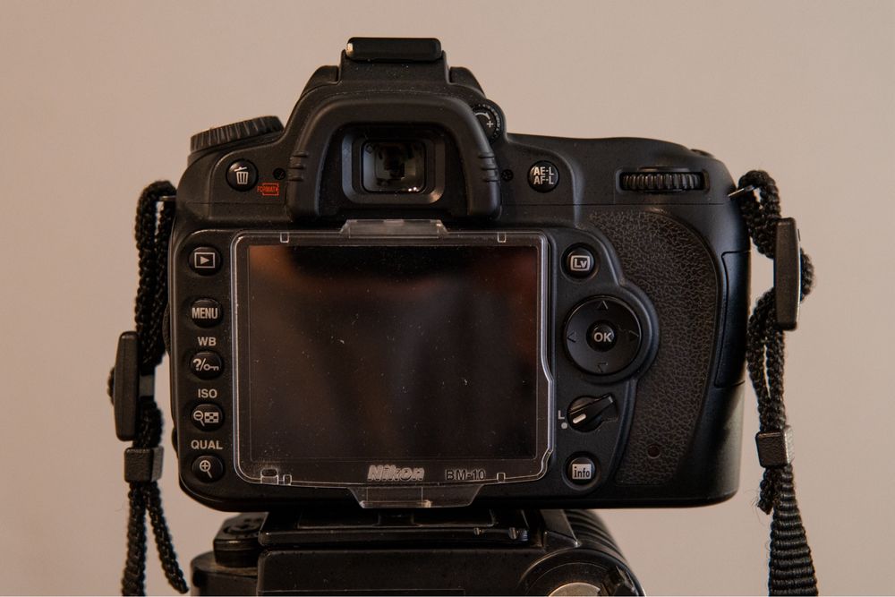 Nikon D90 + Nikkor DX VR AF-S 18-55mm 1:3.5-5.6G