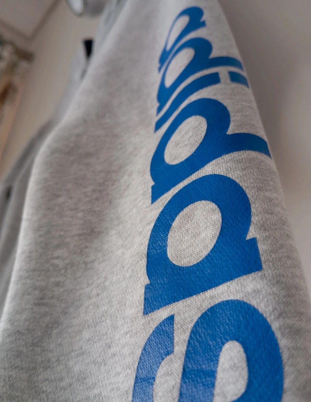 Casaco adidas com fecho