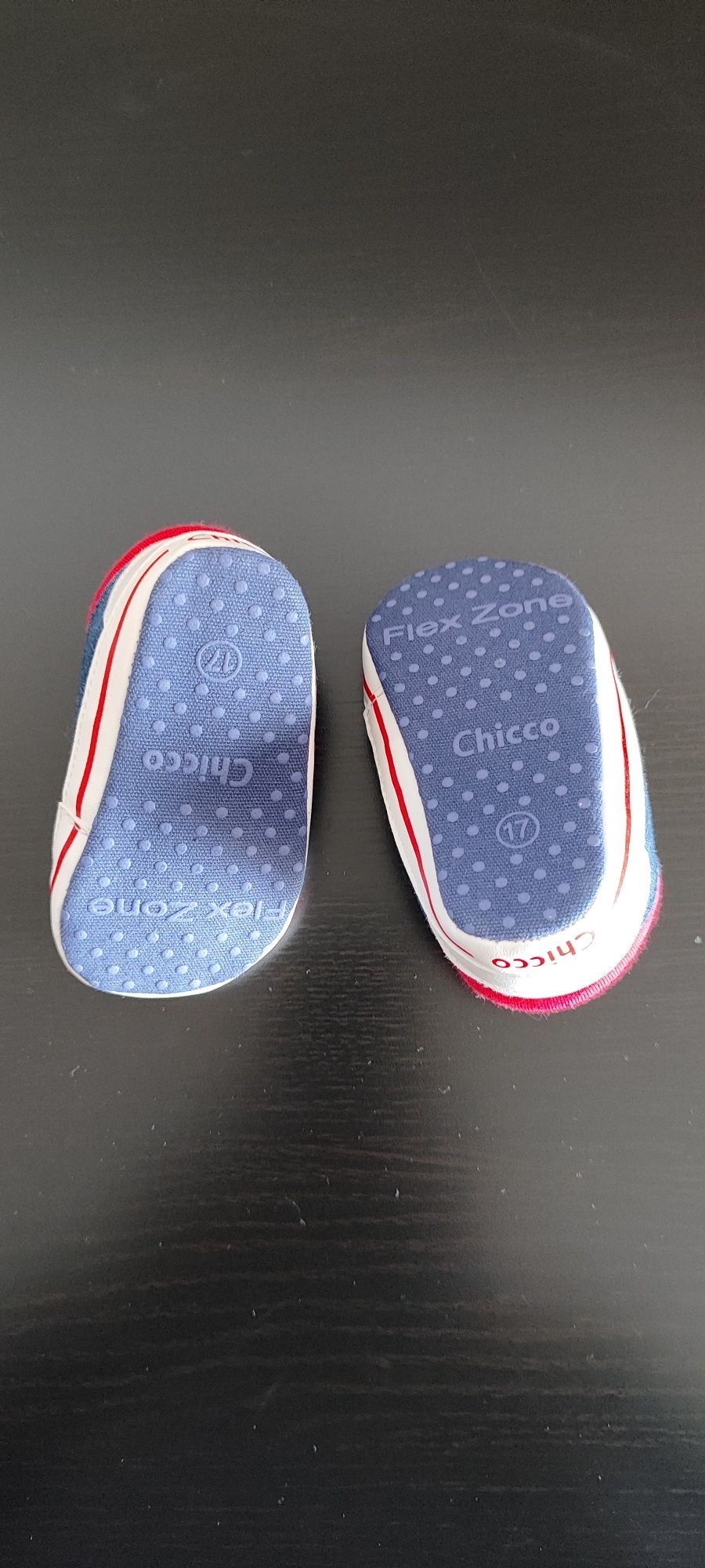 Dois sapatos para bebé, novos