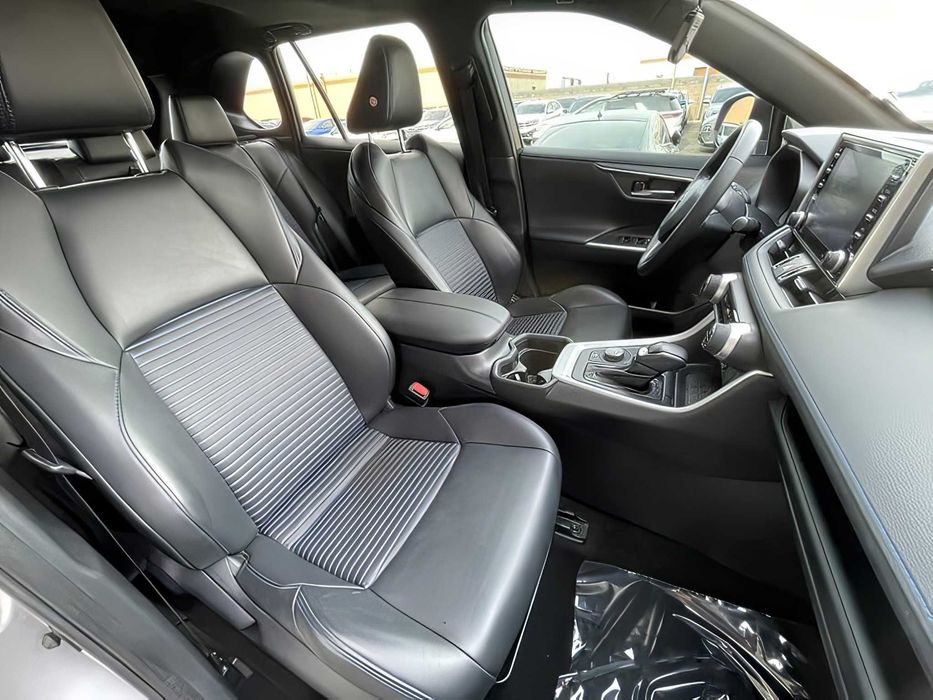 Toyota RAV4      2020