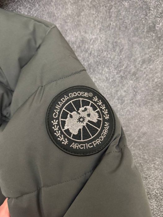 Canada Goose Puffer Jacket Grey Black Logo