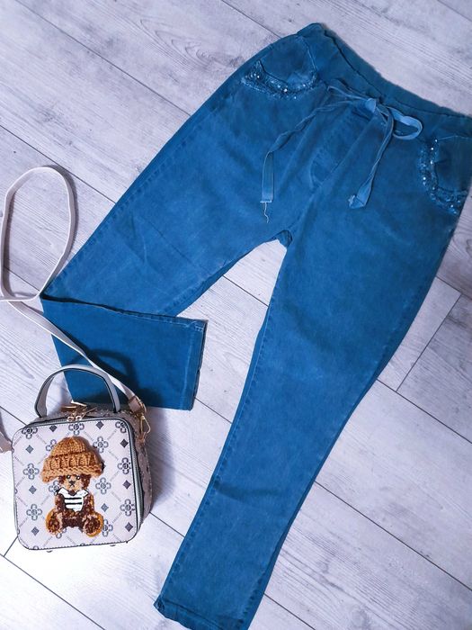 Niebieskie spodnie jeans plus dres cekiny