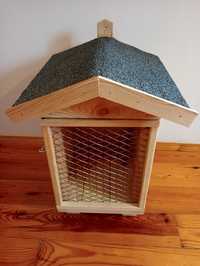 Drewniany domek dla pszczół murarek do powieszenia