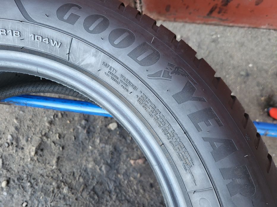 225/60/18 R18 GoodYear Vector4Seasons 2шт ціна за 1шт шини