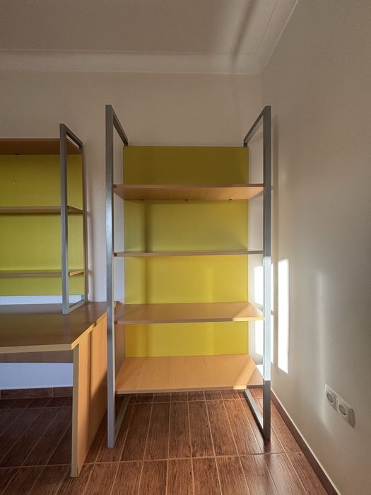 Conjunto de secretária + estantes