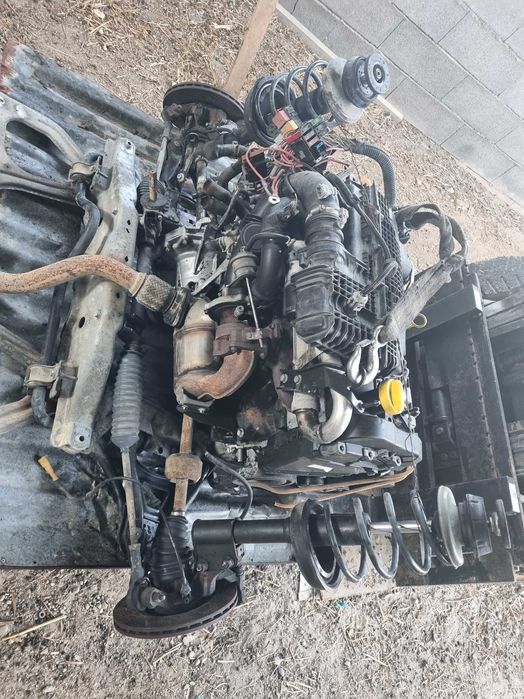 Motor Renault 1500 do ano 2004 revisionado antes de desmontar