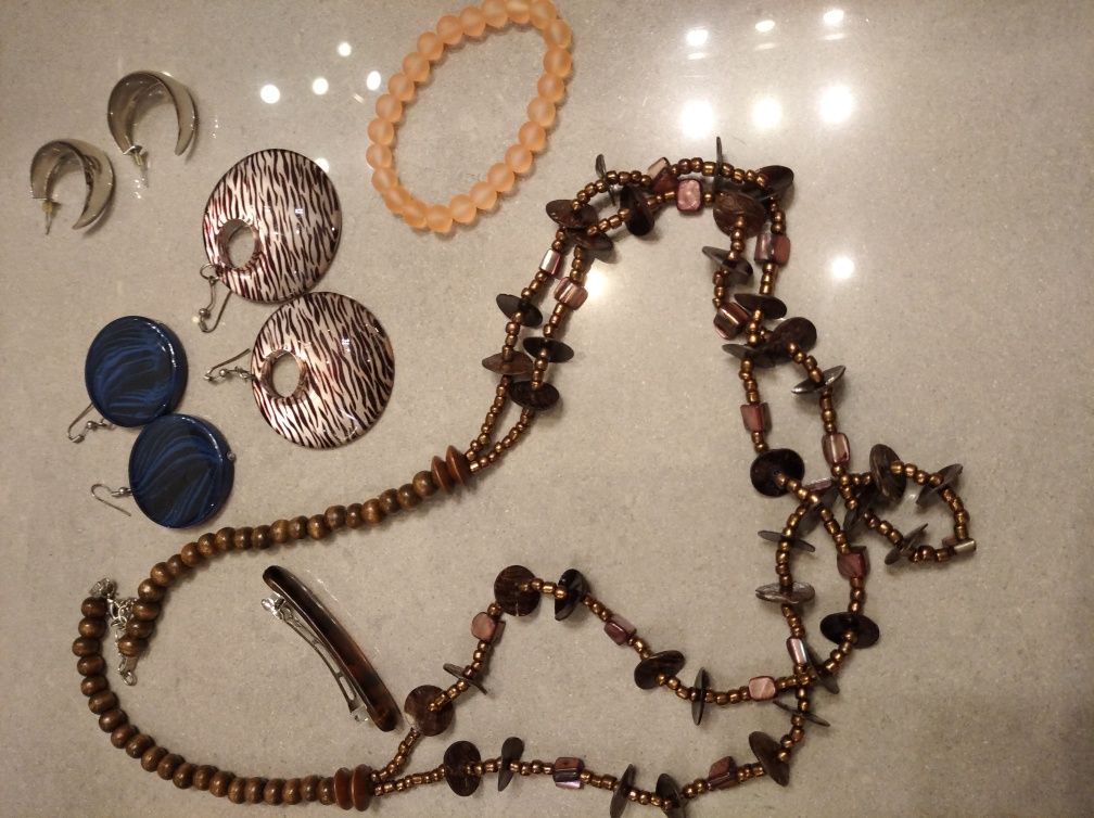 Biżuteria sztuczna, kolczyki, naszyjnik, bransoletka