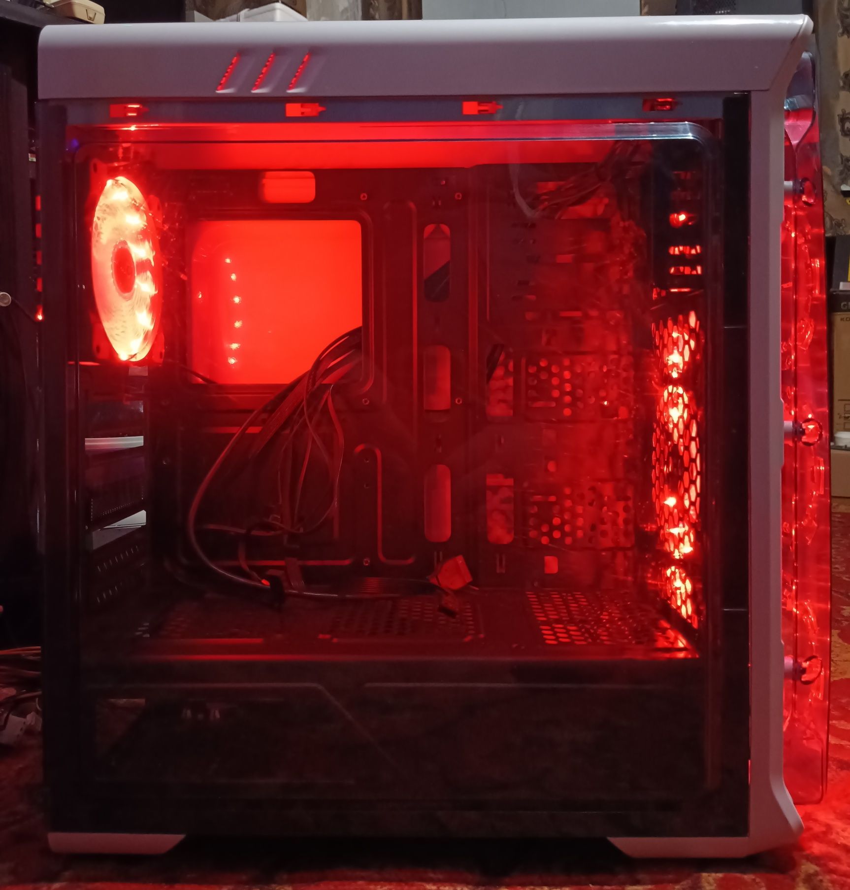 Gamemax Starling W-Red с 4 вентиляторами в хорошем состоянии