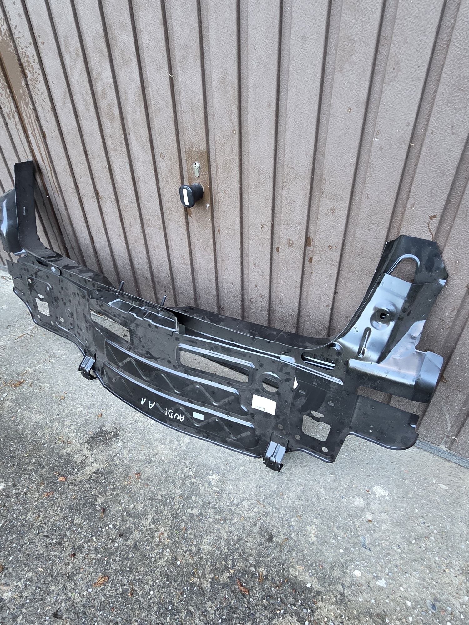 Tylni pas ściana Audi A1 S1 2 ll 82A 82G 18-24 rok