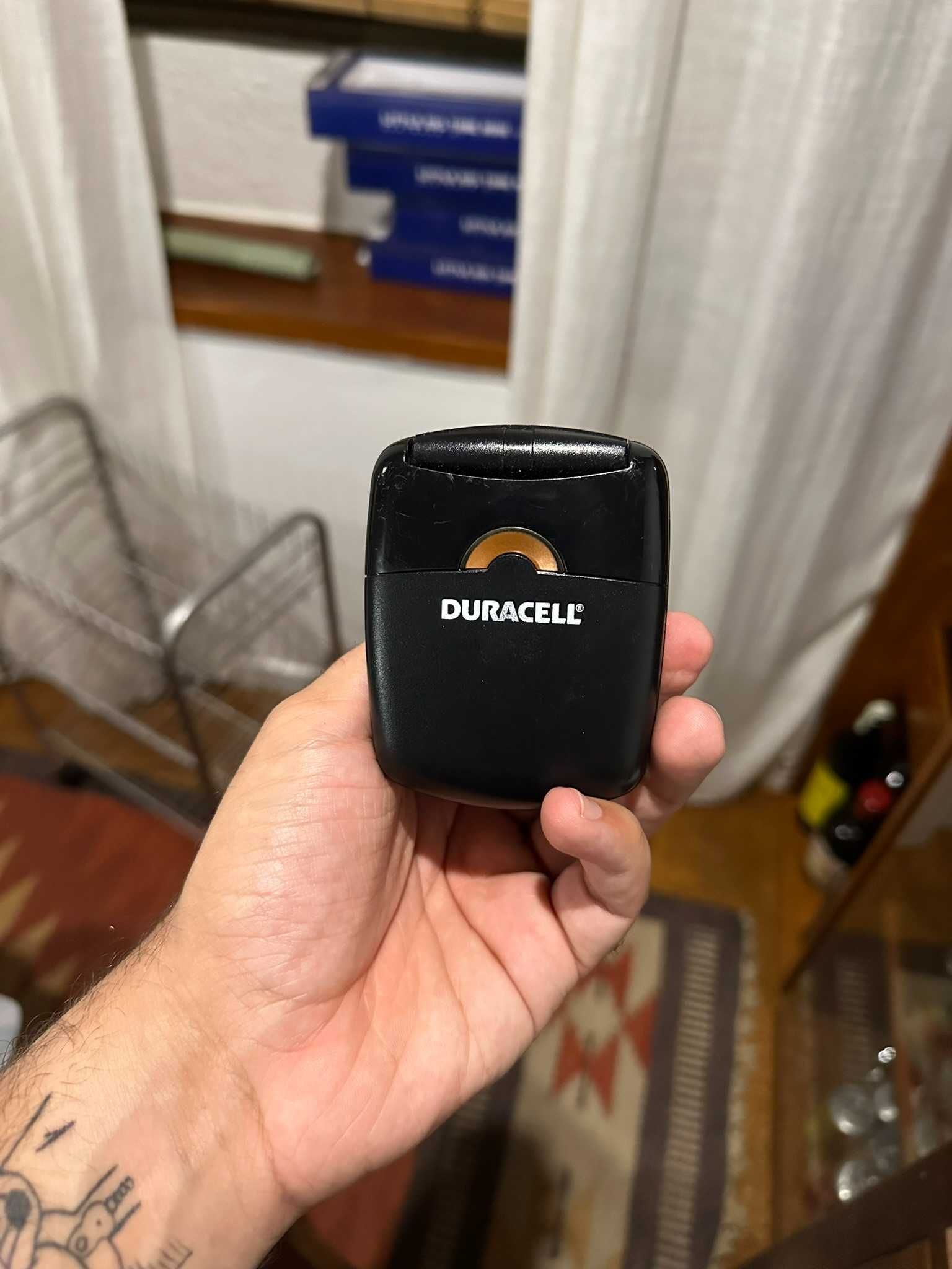 Carregador de pilhas duracell