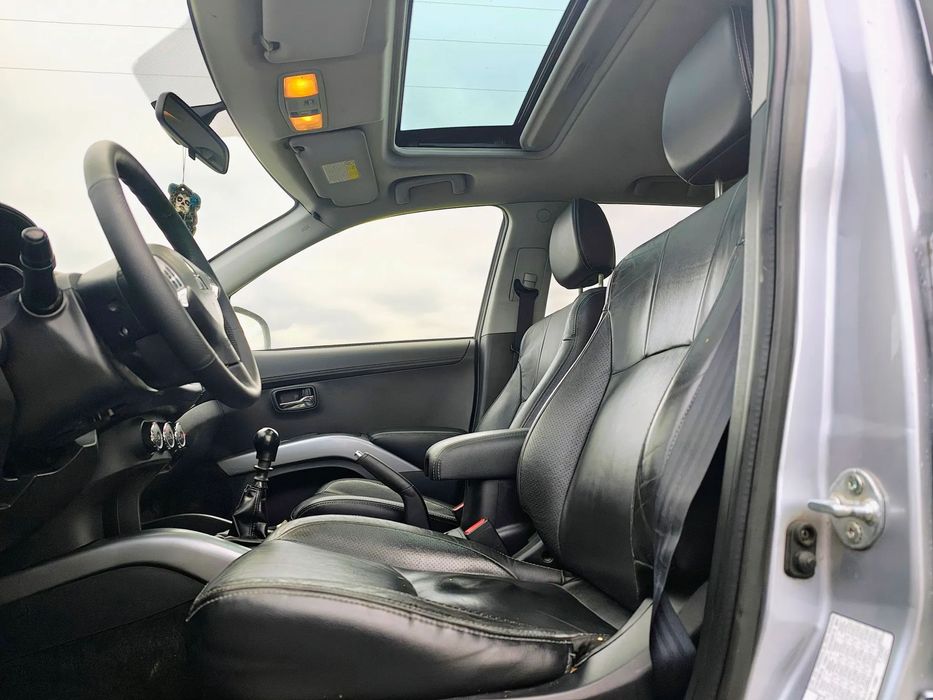 Mitsubishi Outlander Mitsubishi Outlander 2.0 *4x4*7os*Full Opcja Wyposażenia*Salon Polska*