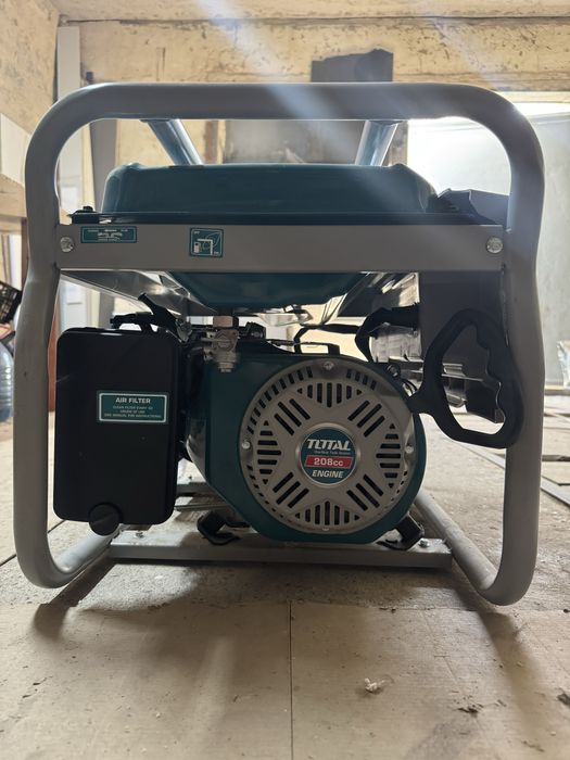 Бензоновий генератор Total TP135006 мощність 2.8/3.5КВТ