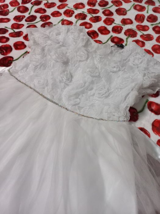Дитяча біла святкова сукня