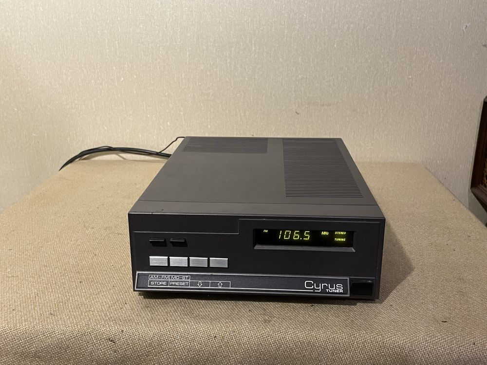 Английский редкий HI-FI стерео тюнер 80-х CYRUS TUNER