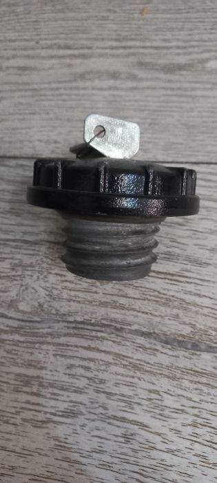 Кришка для бака на ключ