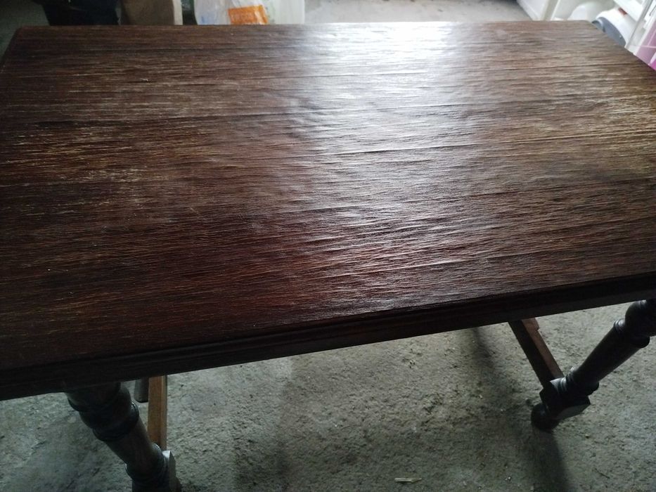 2 Estratos de cama solteiro e mesa  de 6 lugares