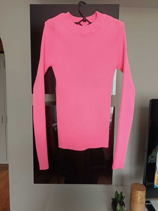 Neonowy delikatnie różowy sweterek Fisherfield