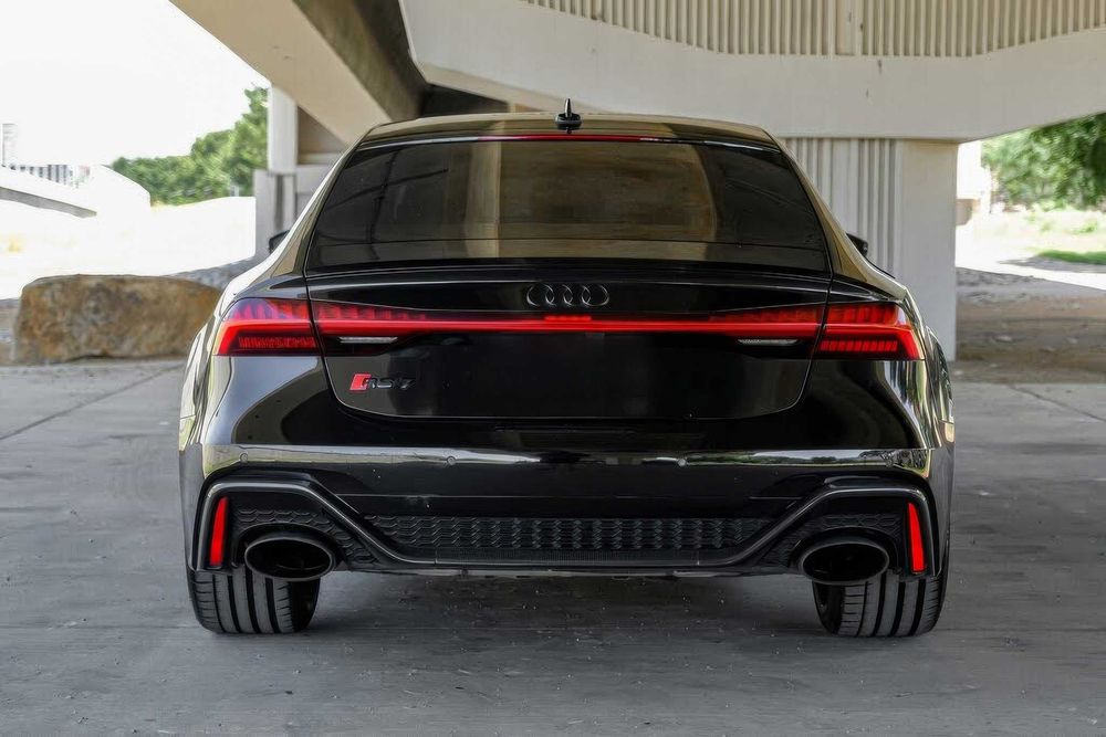 Audi RS7 quattro      2021