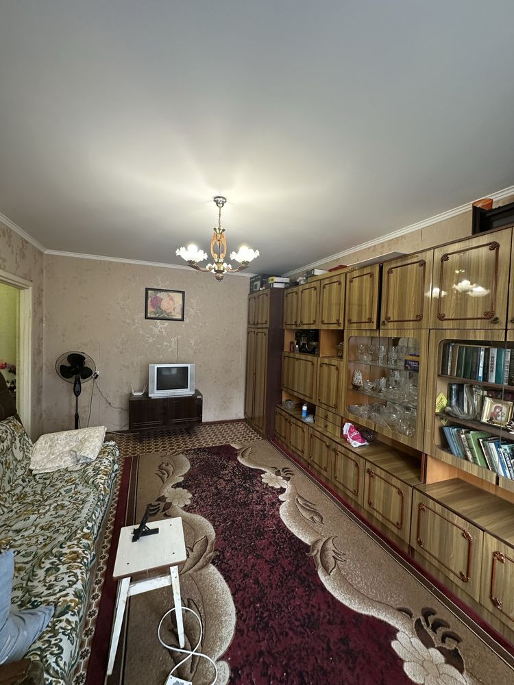 Продам 2-комн л/б по пр.Победы YANOVA
