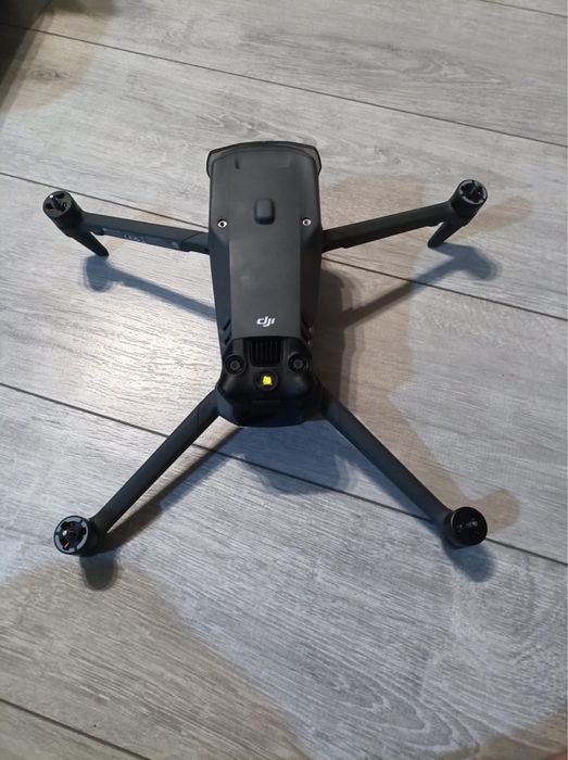 В наявності Mavic 3t комплект