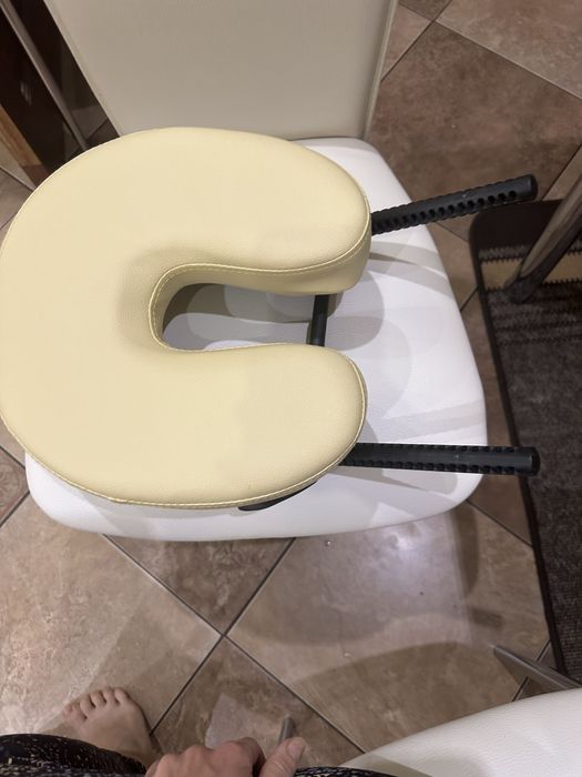 Подушка-подголовник для массажного стола