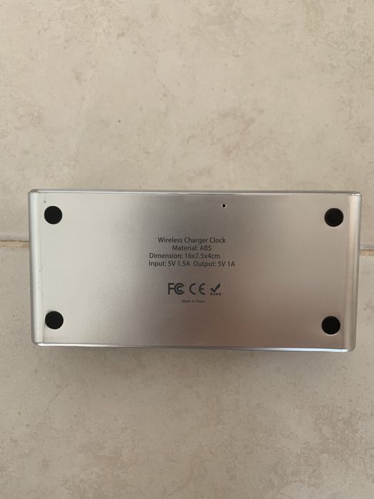 Despertador com carregamento para telemovel