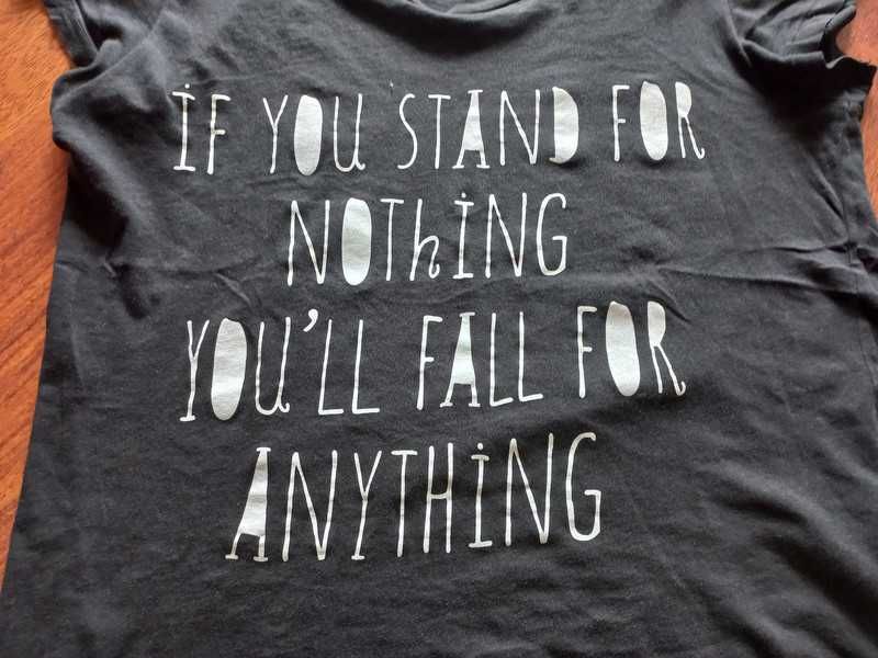 T-shirt czarny z nadrukiem, S
