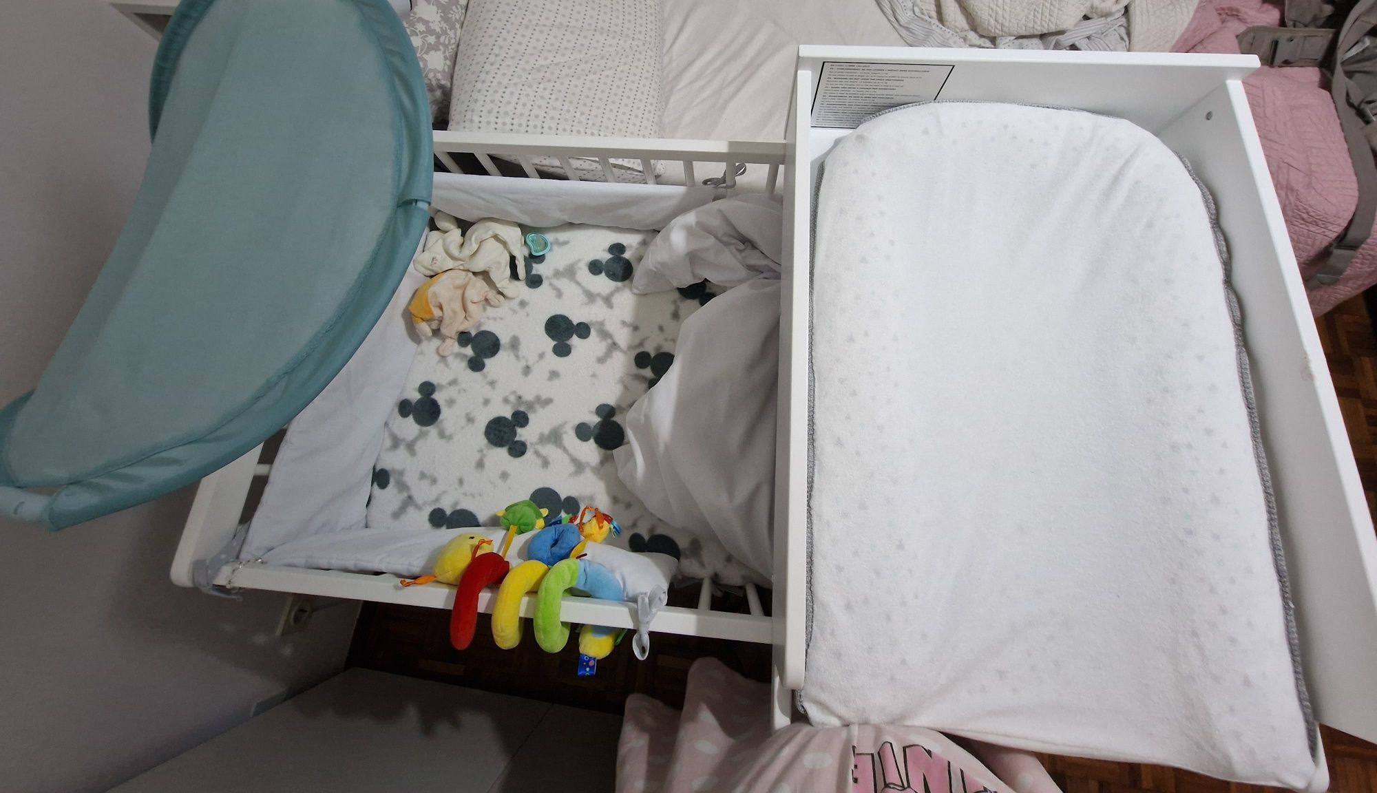 Estrutura de muda fraldas/trocador universal para berço de grades