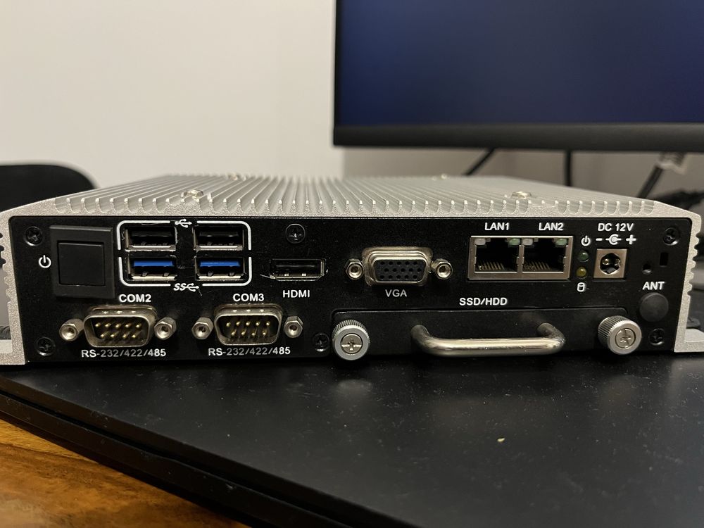 Komputer pasywny ADVANTECH ARK-1550 intel core i5 4GB Ram 256GB SSD