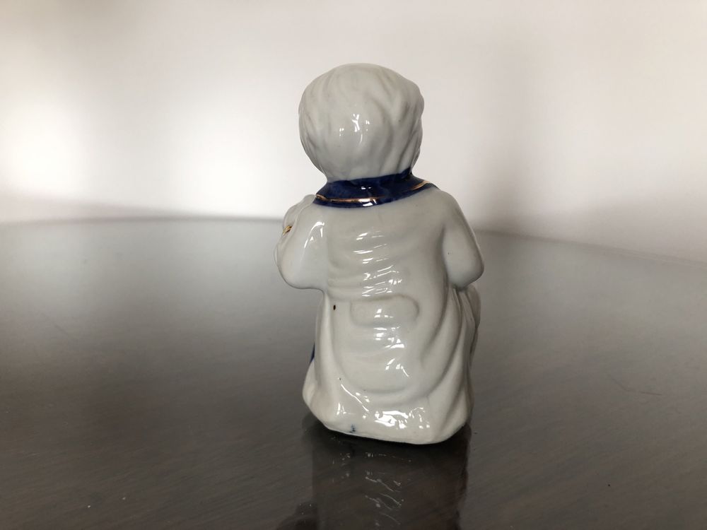 Figurka porcelanowa dziewczynka z harmonią