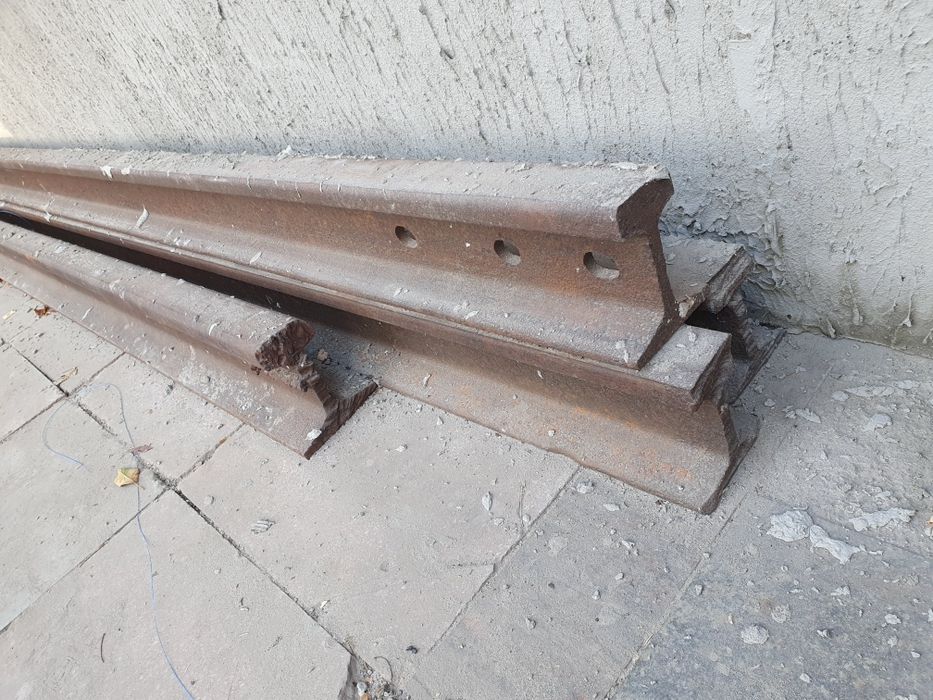 рельсы , плиты    .