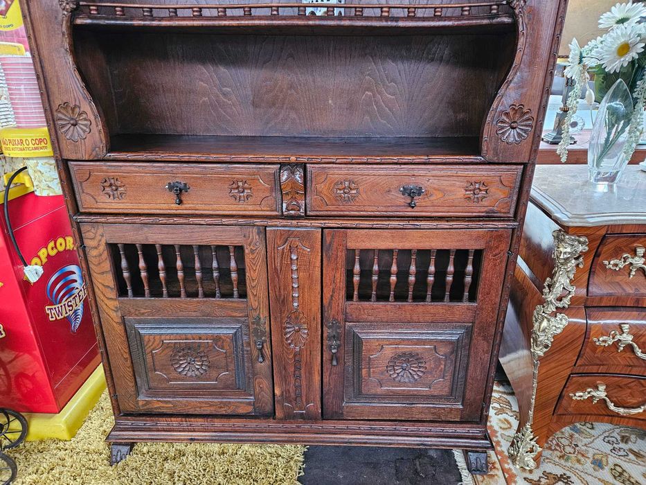 Móvel muito antigo em madeira maciça - óptimo estado geral