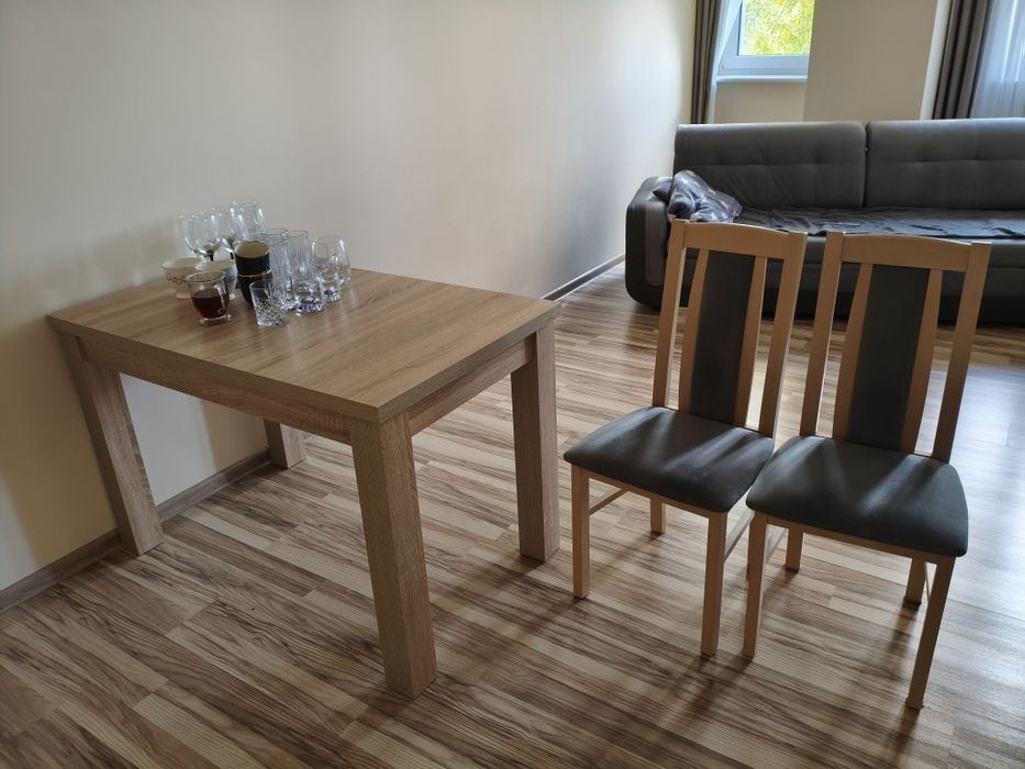 Stoł, krzesła,szafka