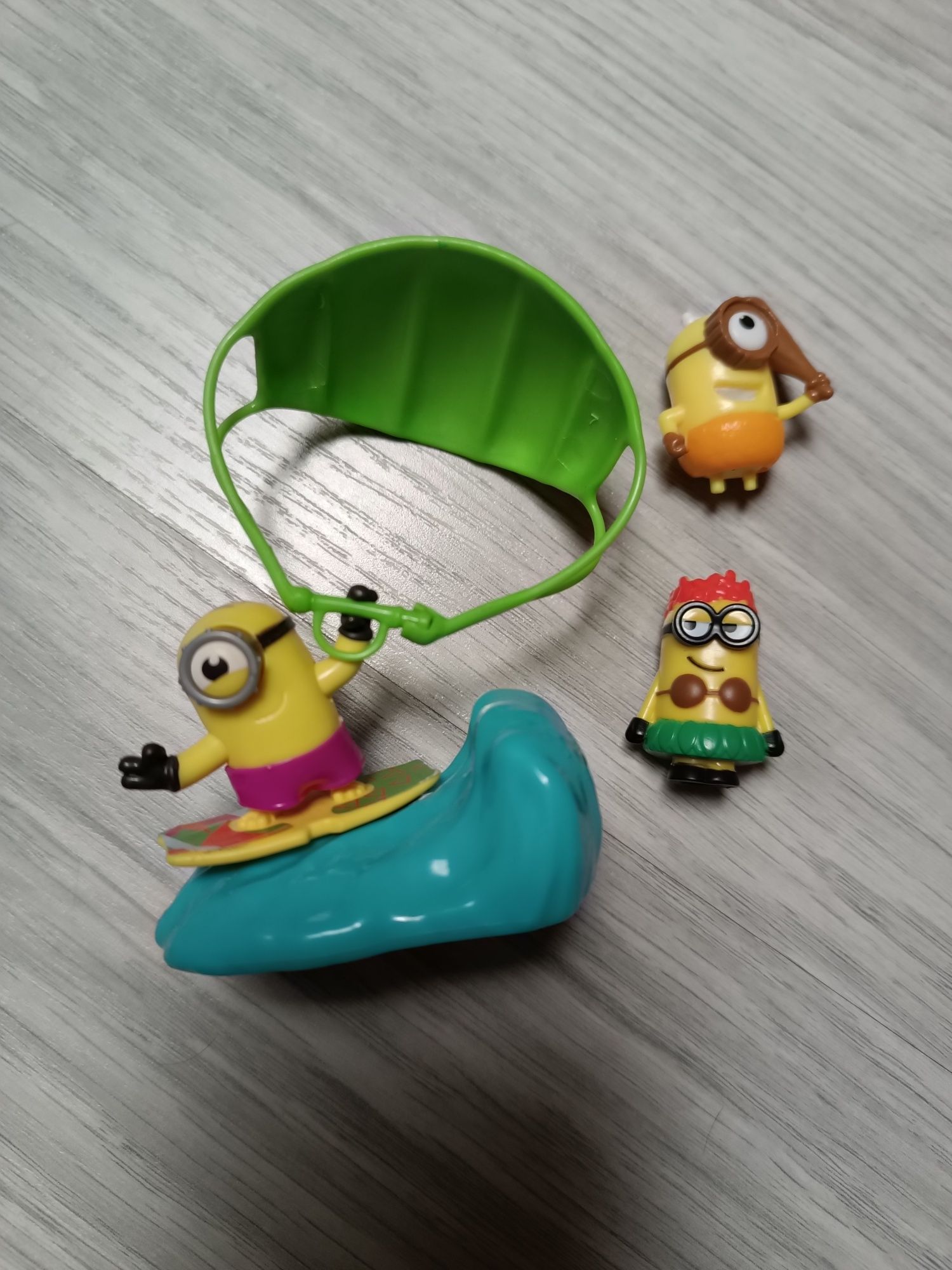 3 figurki kolekcjonerskie Minionki Kinder jajko niespodzianka