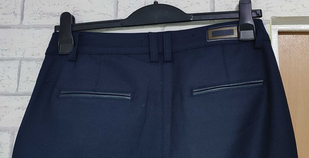 Granatowe spodnie damskie cygaretki Nice Toxic 1 rozm L 40