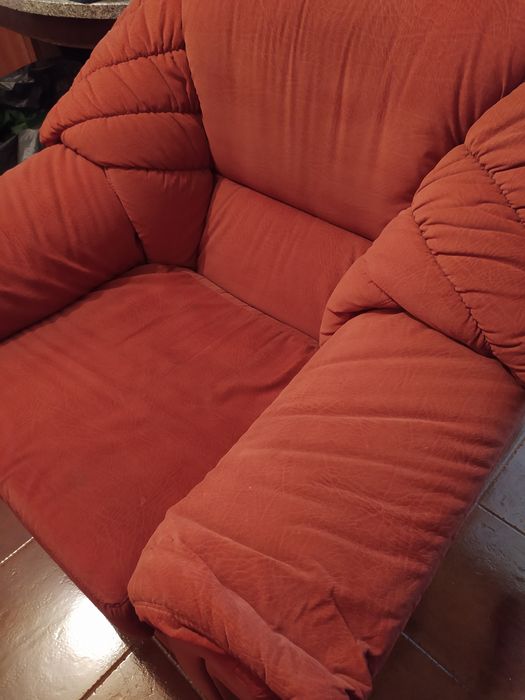 3 Sofás em bom estado de conservação