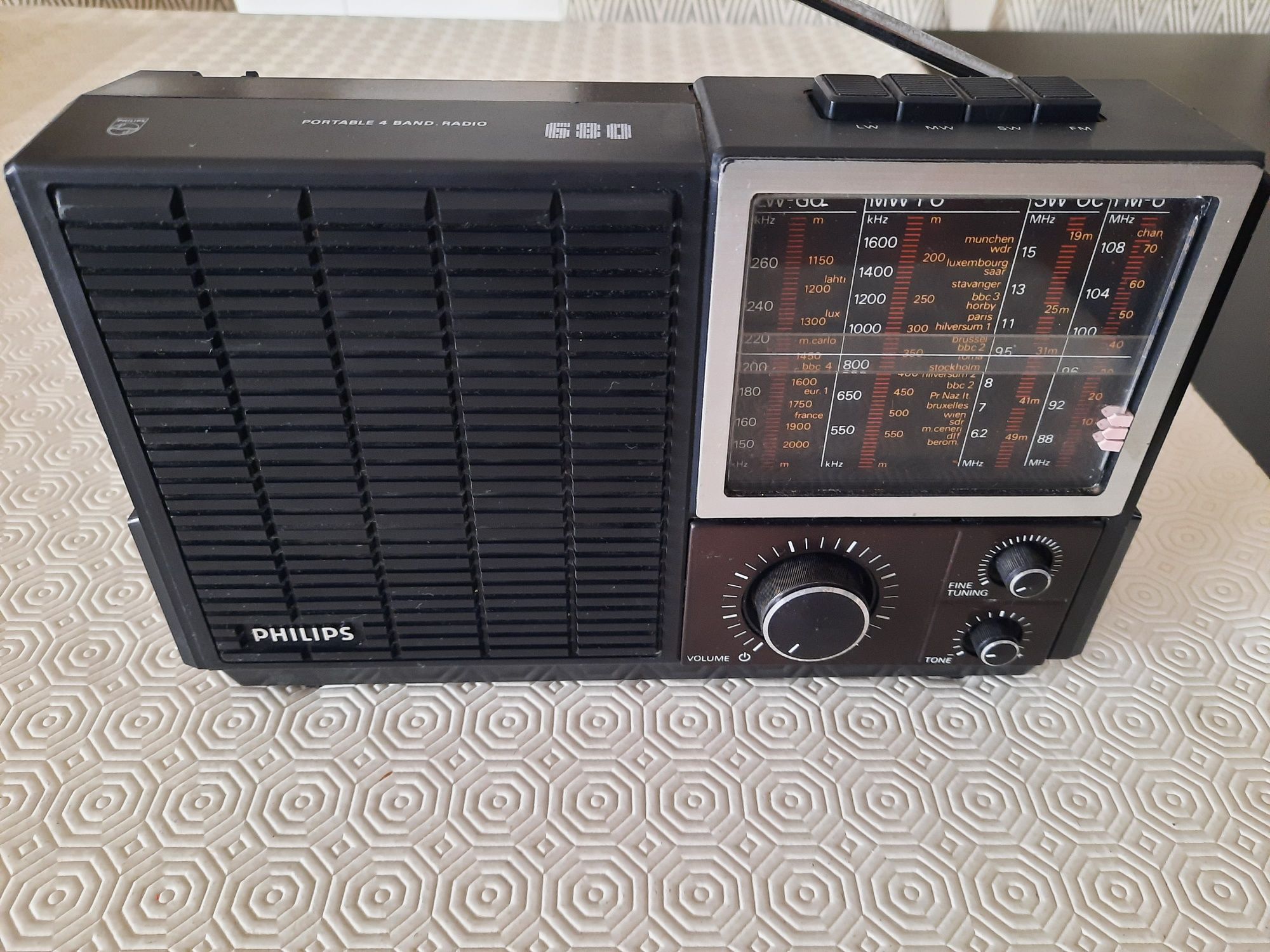 Vintage Philips Rádio Portátil de 4 Bandas 680