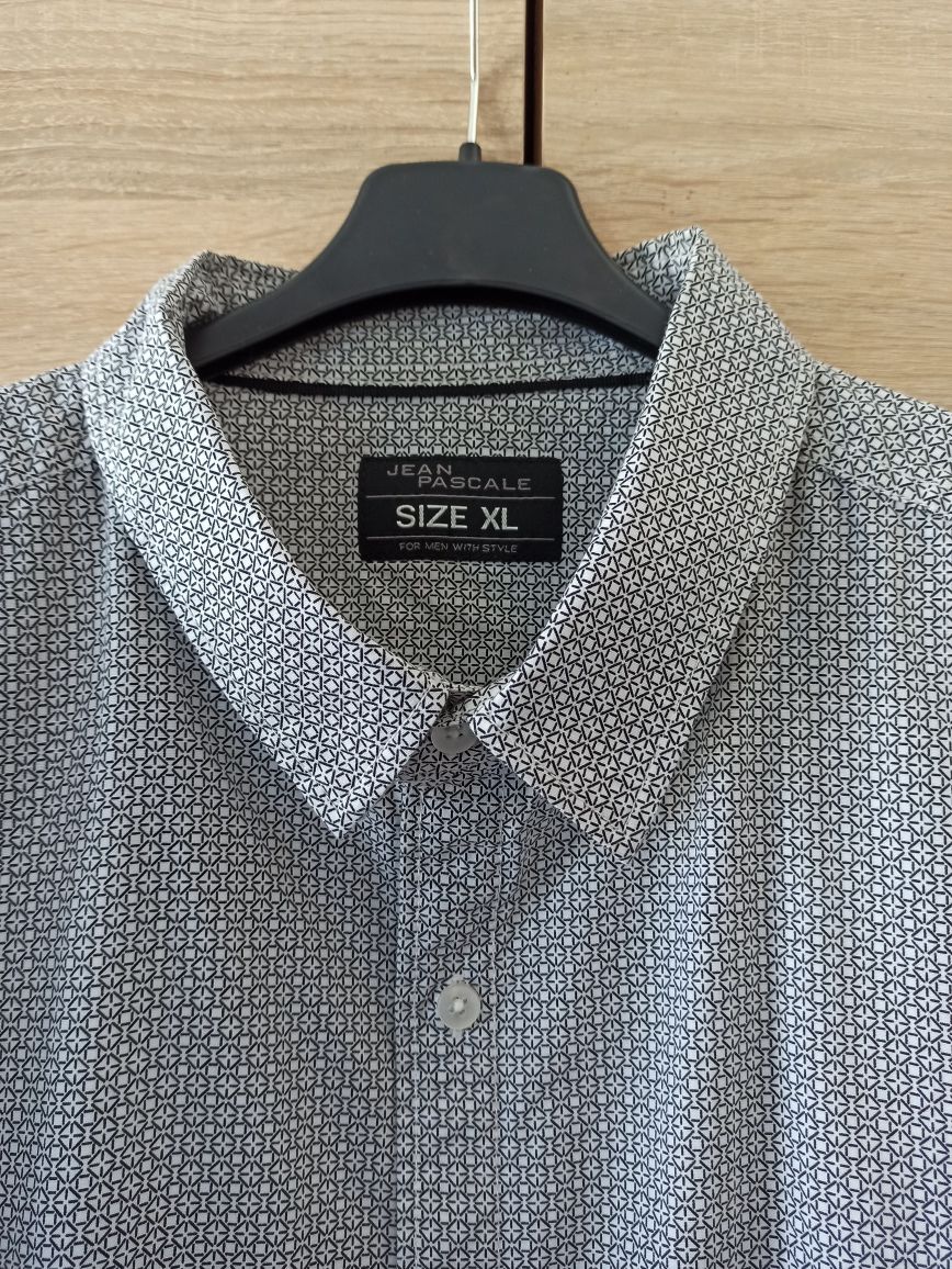 Koszula męska w drobne geometryczne wzory. XL. Takko Fashion.