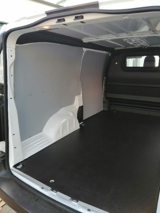 Citroen Jumpy S Zabudowa przestrzeni ładunkowej z szarego PCV