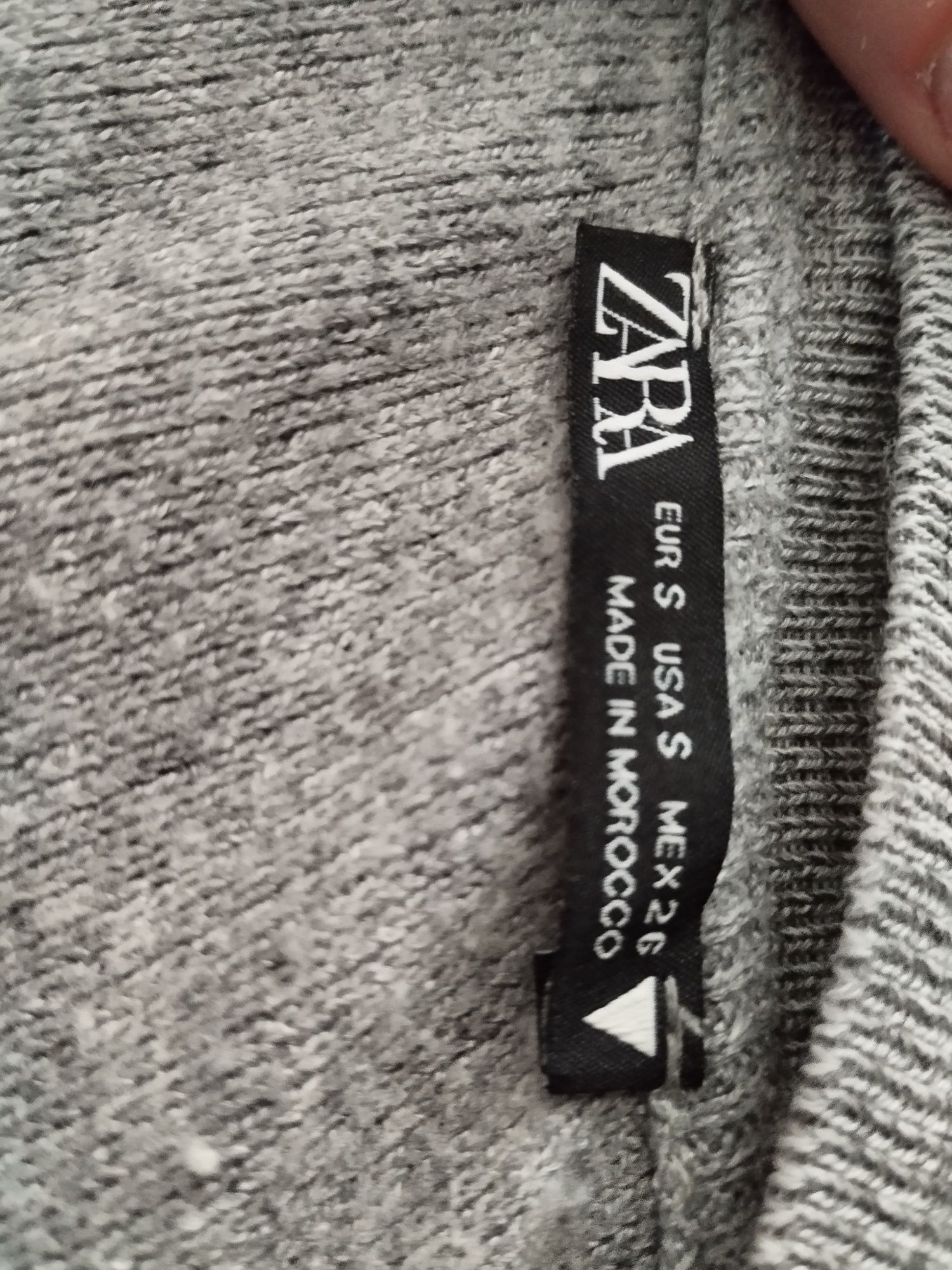 Sweterek z wiskozy Zara