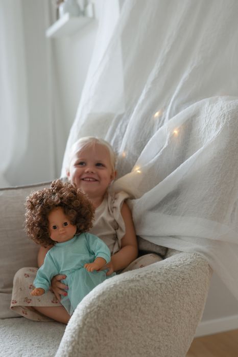 Duża lalka interaktywna Lillan brunetka odgrywanie ról Skrallan