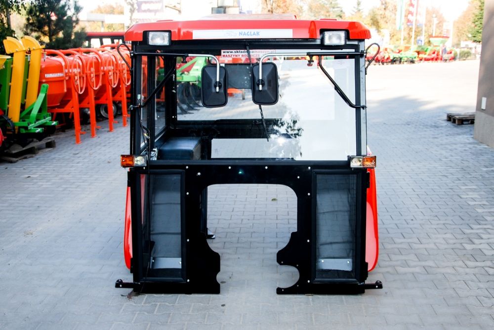 Kabina URSUS C-360 NAGLAK błotniki i dach z tworzywa + halogeny