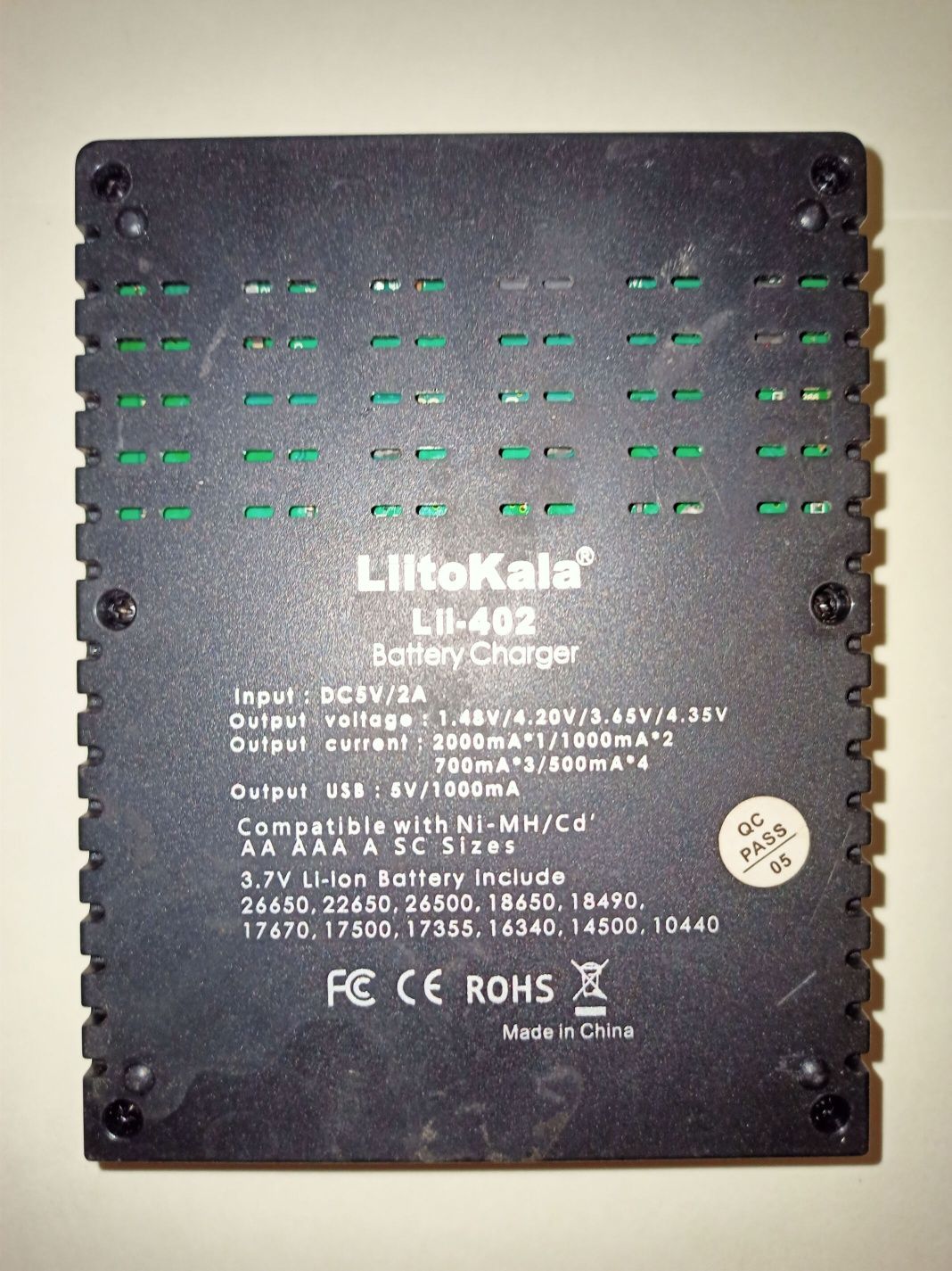 Продам зарядное устройство  Liito-lii402