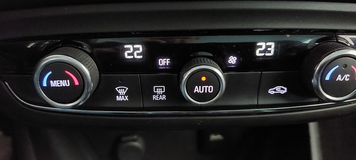 Opel Crossland X  Innovation 1.2turbo 110cv