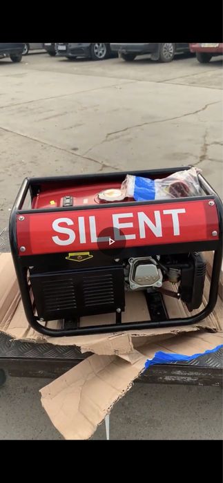 Бензиновый генератор 4.5кВт 380/220В тихій