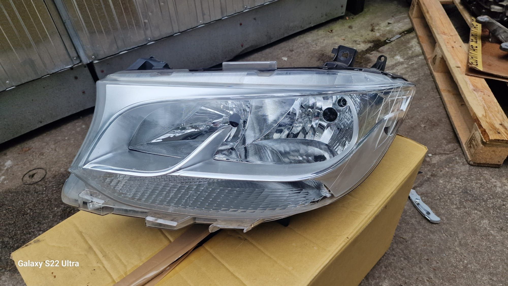 Lampa Lewa Przód Przednia Mercedes Sprinter 910